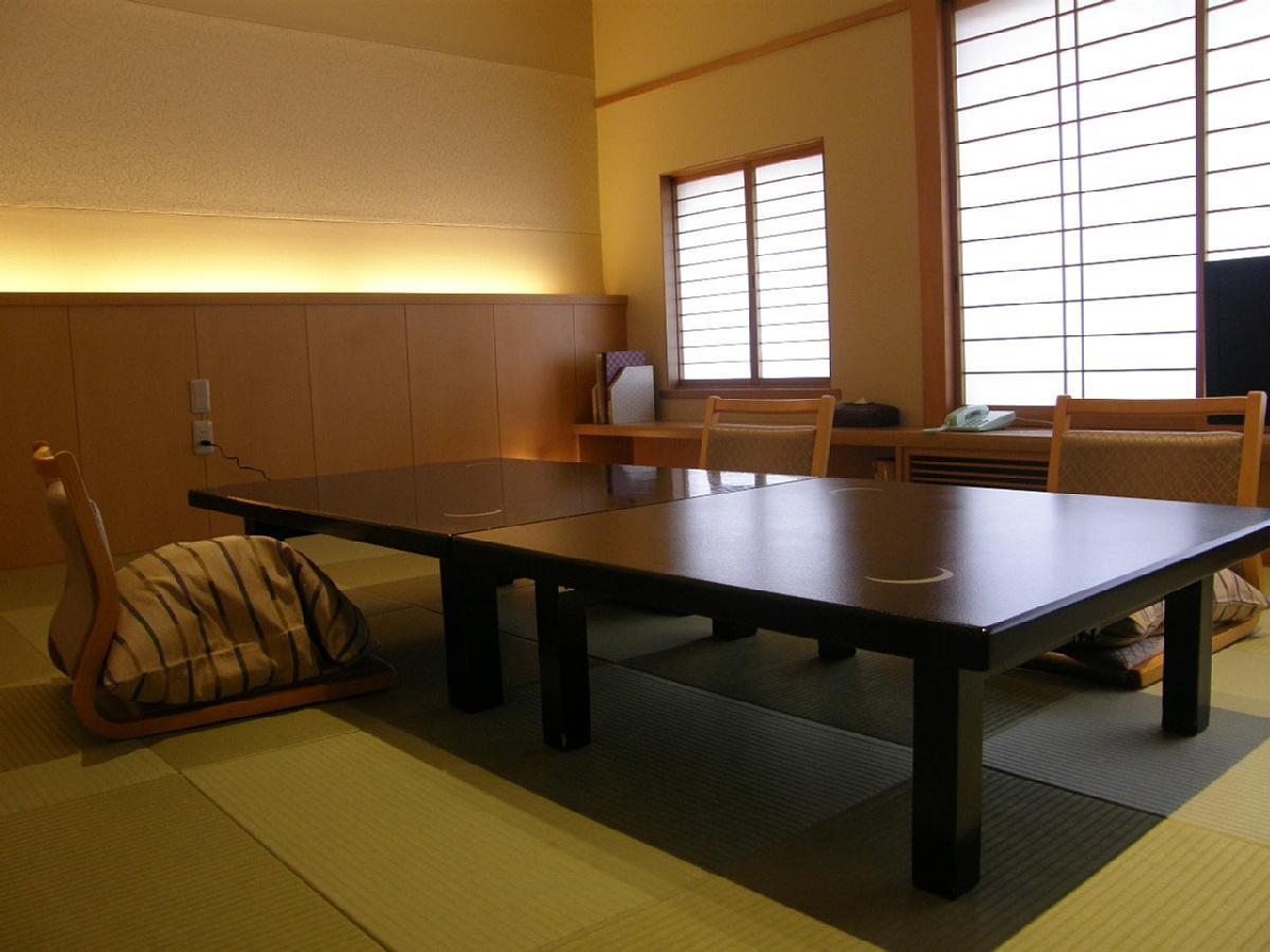 Atami Juraku Hotel Екстериор снимка