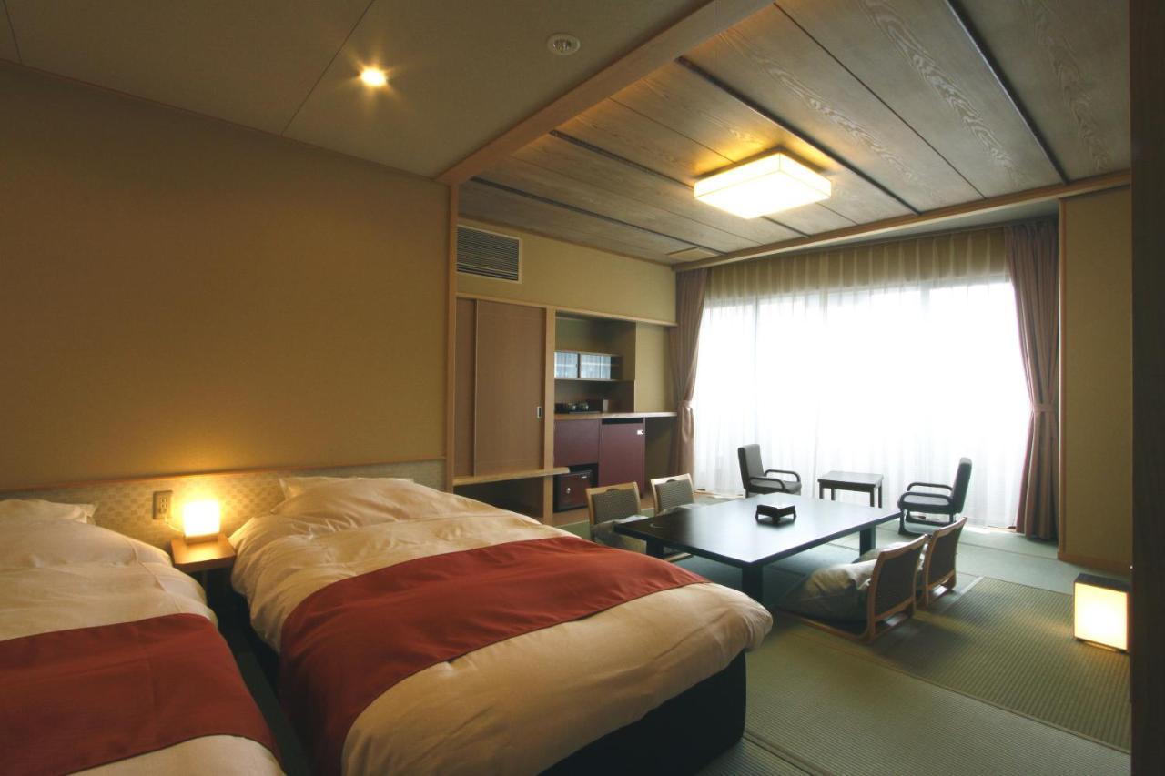 Atami Juraku Hotel Екстериор снимка